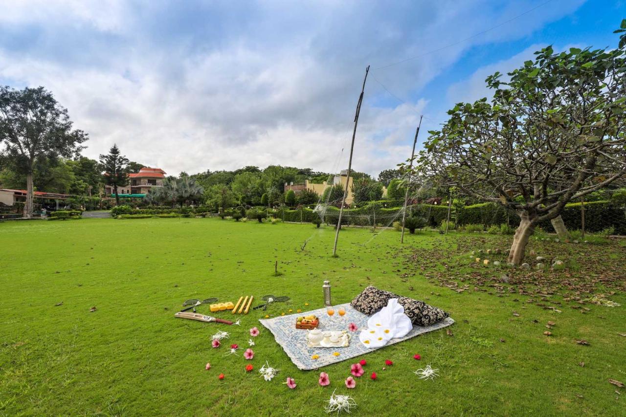 Stayvista'S Prakriti Farms With Outdoor Pool, Complimentary Breakfast And Hi-Tea Udaipur Exterior photo
