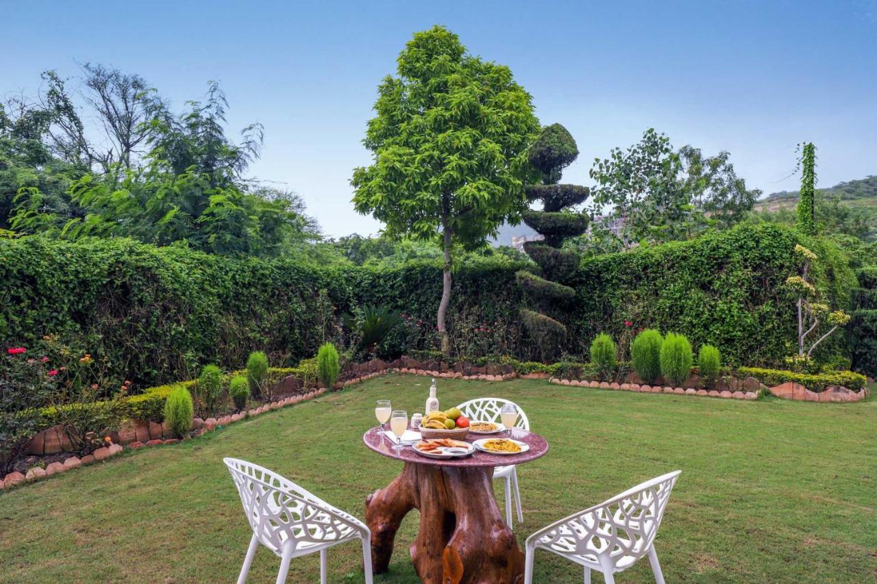 Stayvista'S Prakriti Farms With Outdoor Pool, Complimentary Breakfast And Hi-Tea Udaipur Exterior photo